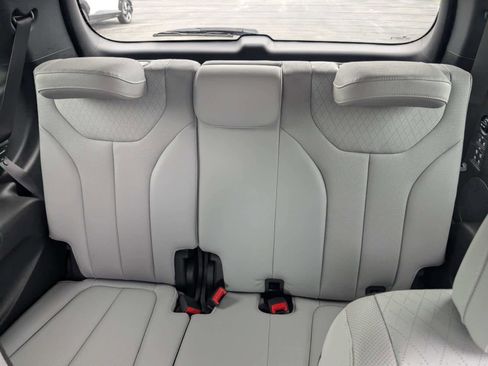 Used 2021 Hyundai Palisade SEL w/ Premium Package FWD image 18
