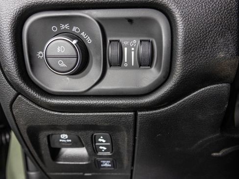 New 2026 RAM 1500 4x4 Crew Cab image 31