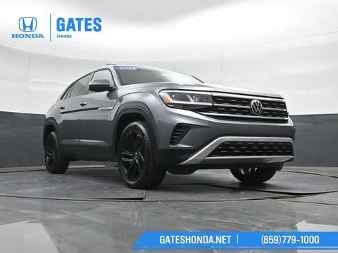 Used 2022 Volkswagen Atlas Cross Sport SE w/ Black Wheel Package AWD/4WD image 38