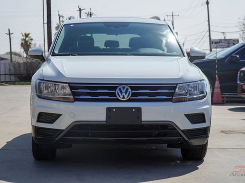 Used 2018 Volkswagen Tiguan SE w/ Panoramic Sunroof Package image 2