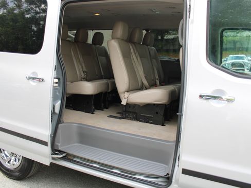 Used 2020 Nissan NV 3500 SL RWD image 21