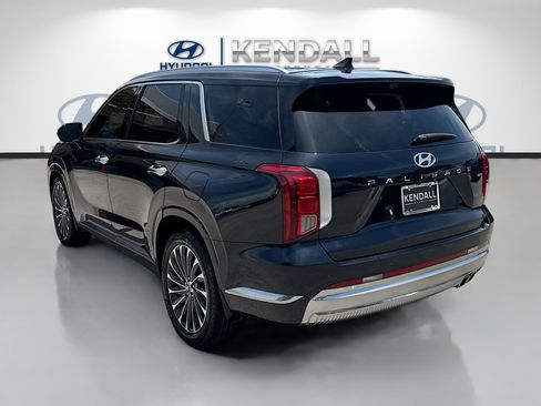 Used 2023 Hyundai Palisade Calligraphy FWD image 4