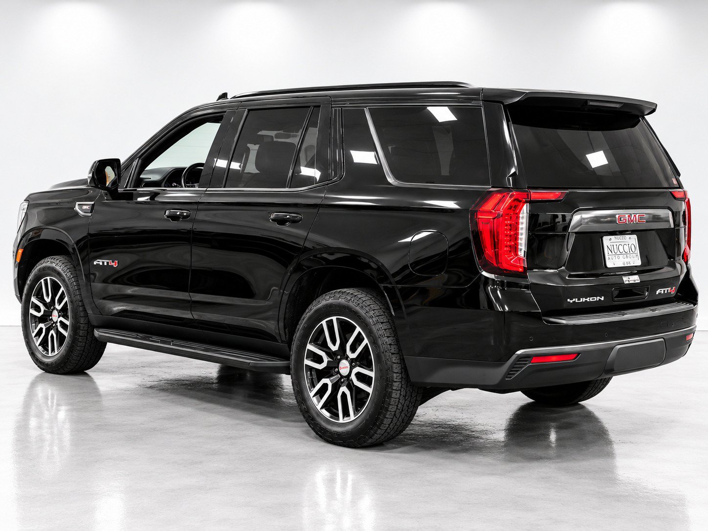 Used 2021 GMC Yukon AT4 w/ Rear Media and Nav Package AWD/4WD image 6