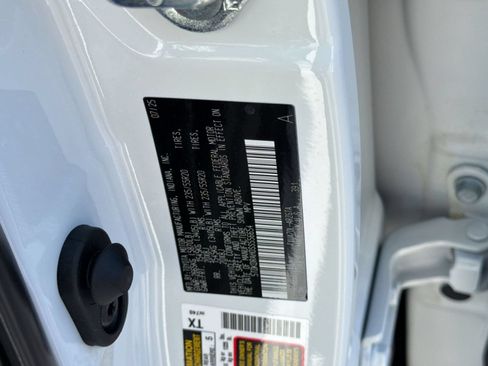 Certified 2025 Toyota Highlander Limited FWD image 19