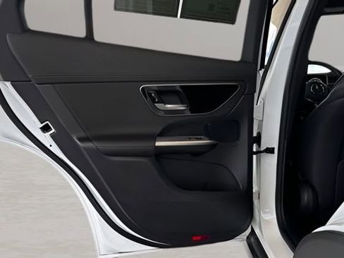 Used 2024 Mercedes-Benz GLC 300 GLC 300 image 33