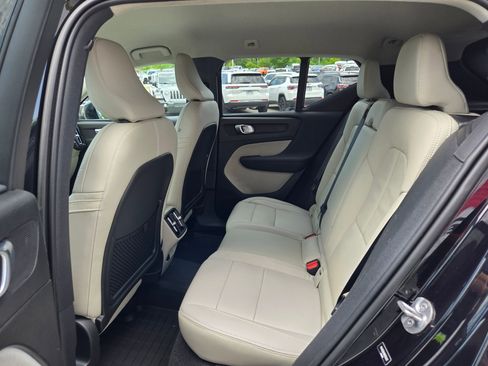 Used 2022 Volvo XC40 T5 Momentum AWD/4WD image 36