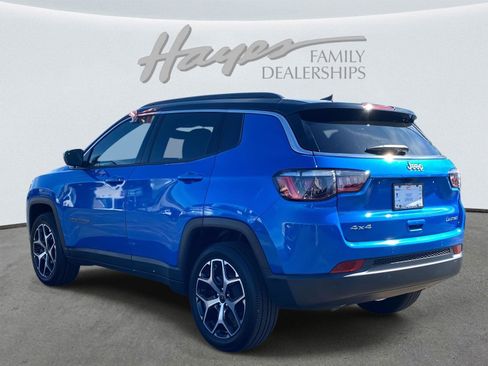 Certified 2025 Jeep Compass Limited image 8