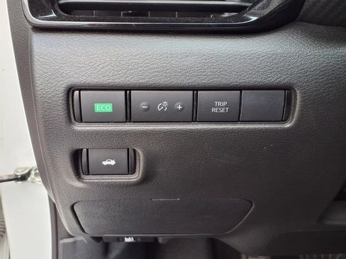 Used 2024 Nissan Sentra SV FWD image 15