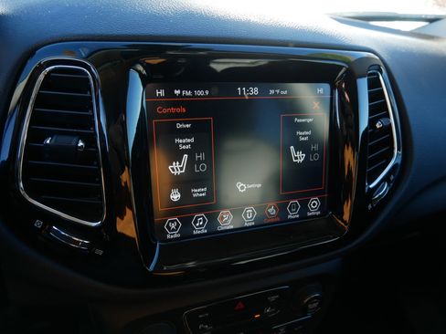 Certified 2021 Jeep Compass Limited image 30