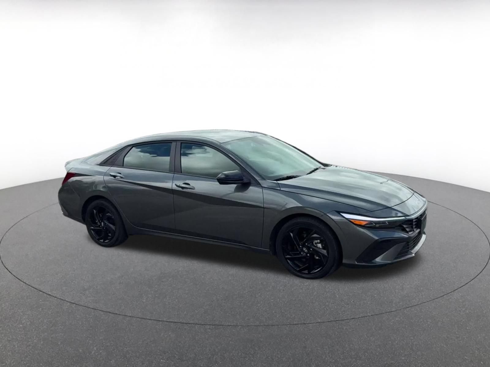 Used 2026 Hyundai Elantra Sport FWD image 2