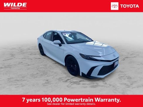 Certified 2025 Toyota Camry SE image 3