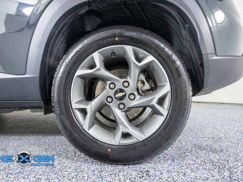 Used 2025 Chevrolet Trax LT FWD image 45