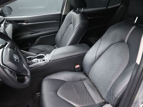 Used 2018 Toyota Camry XSE image 19