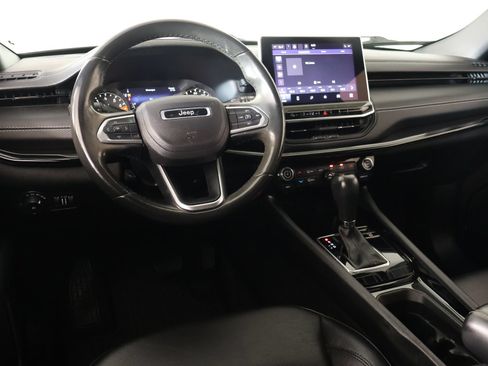 Used 2022 Jeep Compass Latitude w/ Convenience Group FWD image 2