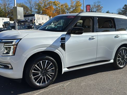 Certified 2025 Nissan Armada Platinum Reserve image 3