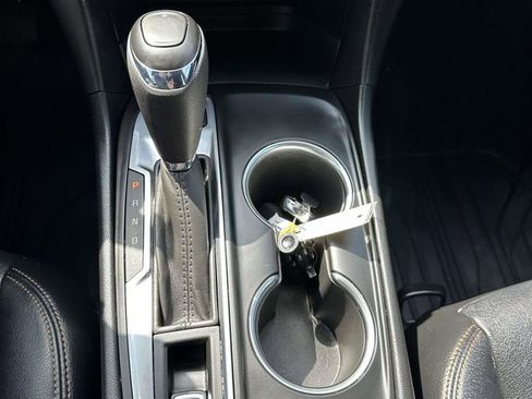 Used 2020 Chevrolet Equinox LT image 18