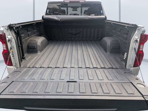 Used 2022 Chevrolet Silverado 1500 LT w/ Safety Package AWD/4WD image 12