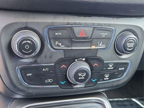 Used 2018 Jeep Compass Latitude w/ Popular Equipment Group image 16