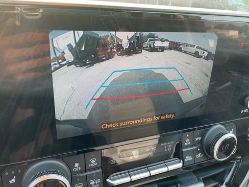 Used 2023 Toyota Highlander XLE FWD image 27