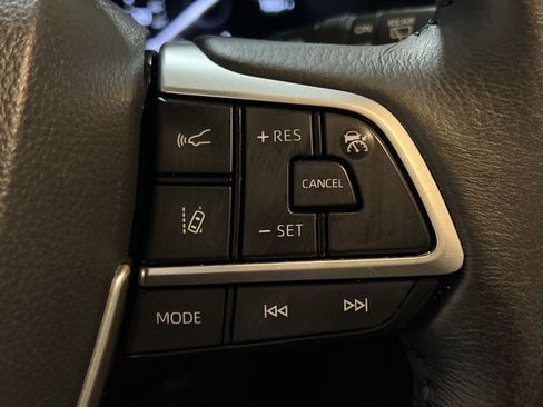 Used 2021 Toyota Sienna XLE FWD image 23