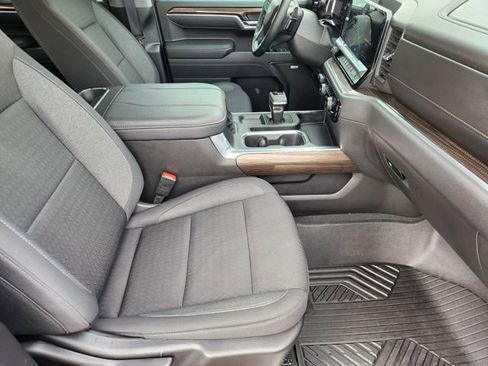 Used 2025 Chevrolet Silverado 1500 LT Trail Boss w/ Convenience Package II image 11