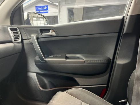 Used 2019 Kia Sportage LX FWD image 16