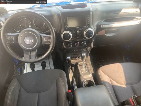 Used 2014 Jeep Wrangler Unlimited Sahara w/ Connectivity Group AWD/4WD image 16
