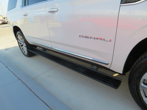 Used 2023 GMC Yukon XL Denali w/ Max Trailering Package AWD/4WD image 10