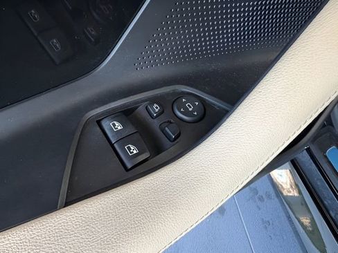 Used 2024 BMW 230i Coupe w/ Premium Package image 19