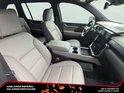 Certified 2026 GMC Acadia Elevation w/ Elevation Premium Package FWD image 34