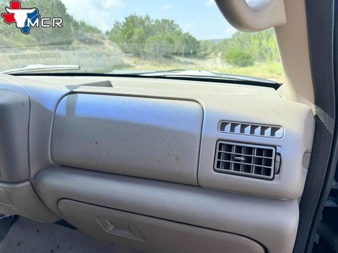 Used 2000 Ford F250 Lariat image 17