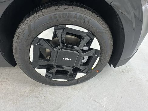 New 2026 Kia Carnival EX image 9