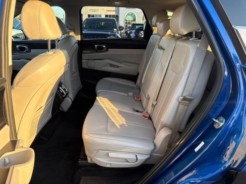 Used 2023 Kia Sorento S w/ Panoramic Sunroof Package FWD image 22