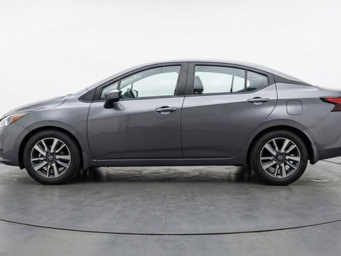 Used 2025 Nissan Versa SV FWD image 5