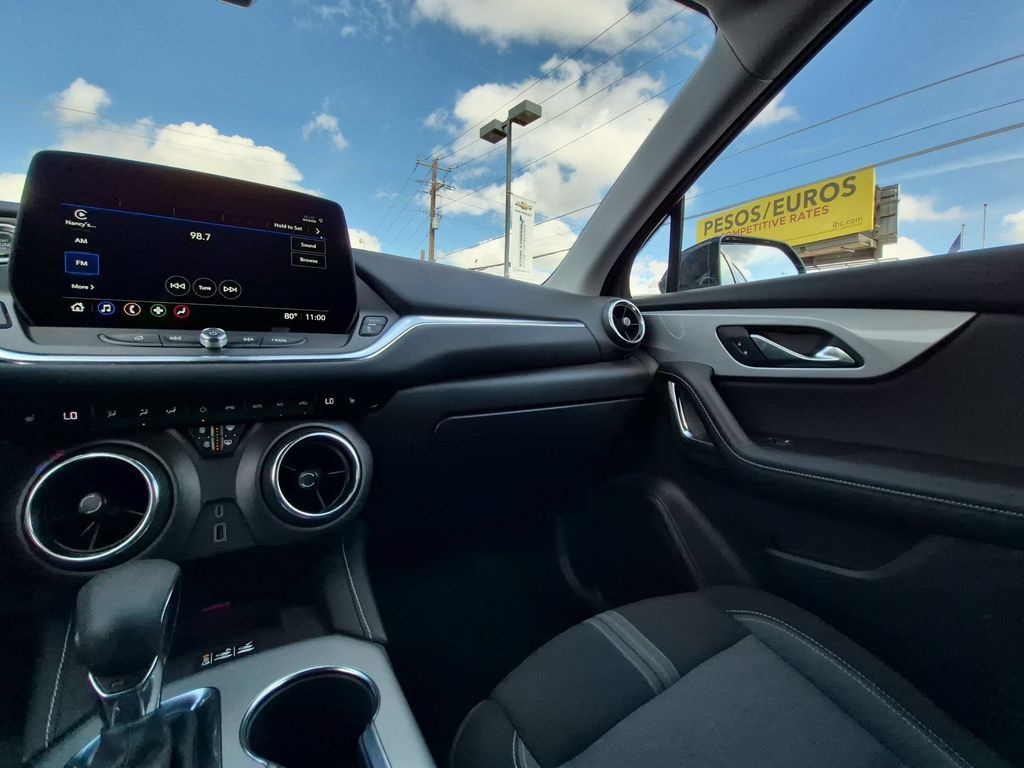 Certified 2023 Chevrolet Blazer LT w/ Convenience Package FWD image 3