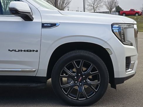 Used 2023 GMC Yukon SLT w/ SLT Luxury Package image 13