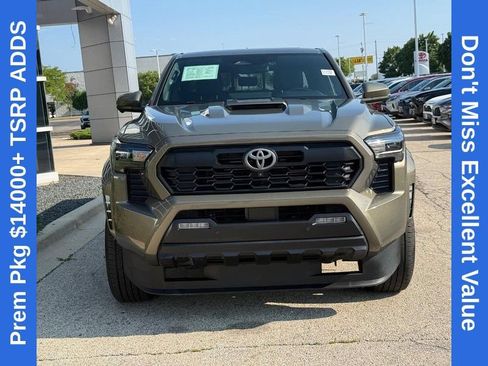 Used 2024 Toyota Tacoma TRD Sport w/ TRD Sport Premium Package AWD/4WD image 9