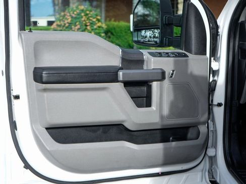 Used 2020 Ford F550 2WD Crew Cab Super Duty w/ XLT Value Package image 19