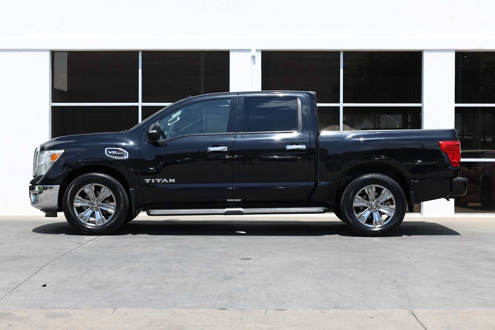 Used 2017 Nissan Titan SV RWD image 12