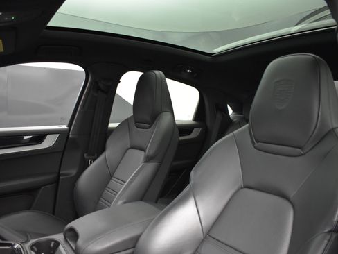 Used 2024 Porsche Cayenne Coupe image 12