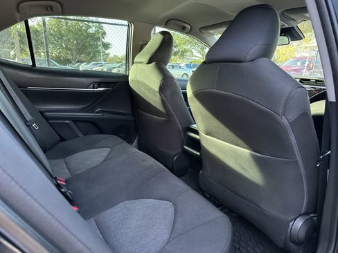 Used 2020 Toyota Camry LE FWD image 18