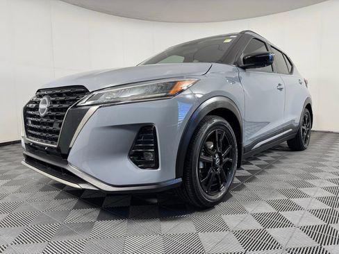 Used 2022 Nissan Kicks SR w/ Premium Package image 3