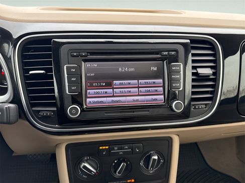 Used 2014 Volkswagen Beetle 2.5 image 16