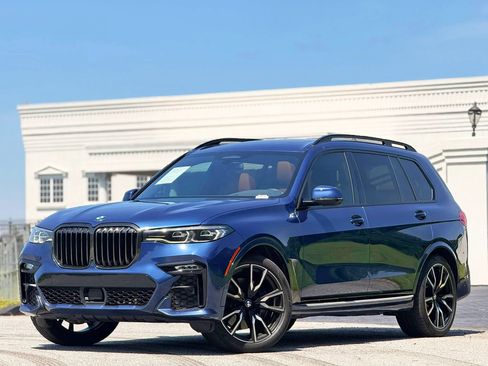 Used 2022 BMW X7 xDrive40i w/ M Sport Package AWD/4WD image 1