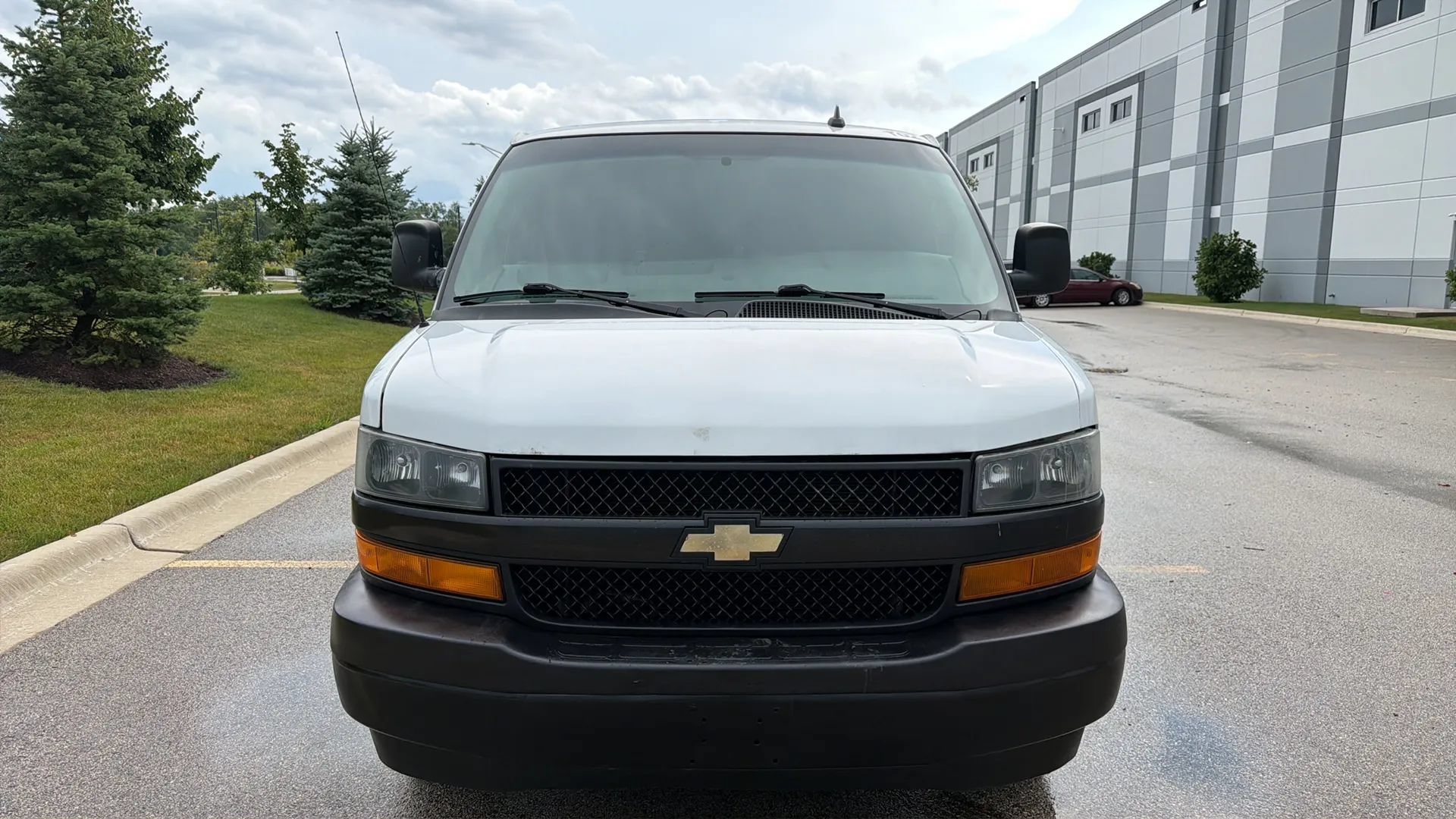 Used 2021 Chevrolet Express 3500 RWD image 2