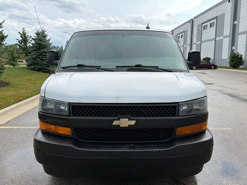 Used 2021 Chevrolet Express 3500 w/ Driver Convenience Package RWD image 2