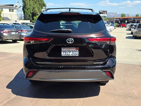 Used 2022 Toyota Highlander Limited image 12