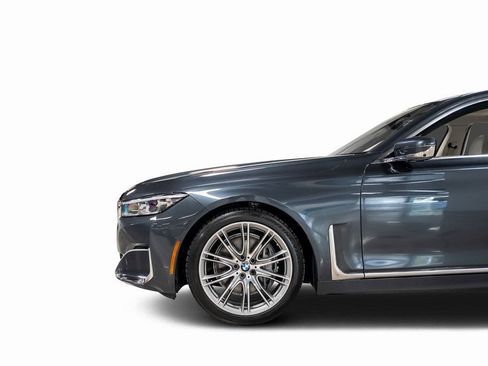 Used 2020 BMW 740i w/ Premium Package image 11