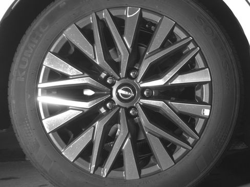 Used 2025 Nissan Altima 2.5 SV FWD image 15