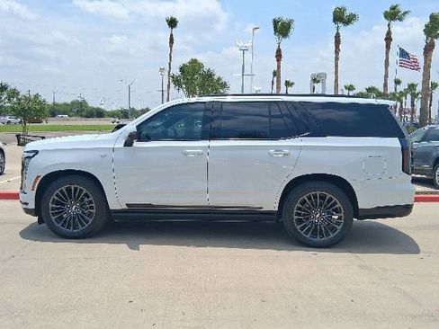 Used 2026 Cadillac Escalade Platinum Sport w/ LPO, Floor Liner Package RWD image 4
